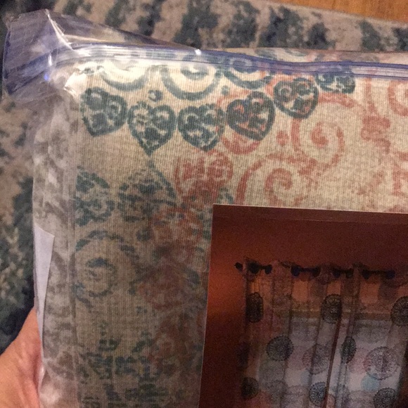 Curtains - Picture 2 of 8